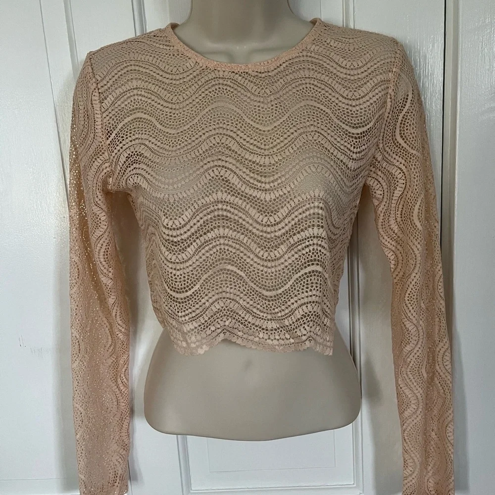 ZARA Peach Long Sleeve Round Neck Zip Back Scalloped Hem Crop Top size Medium